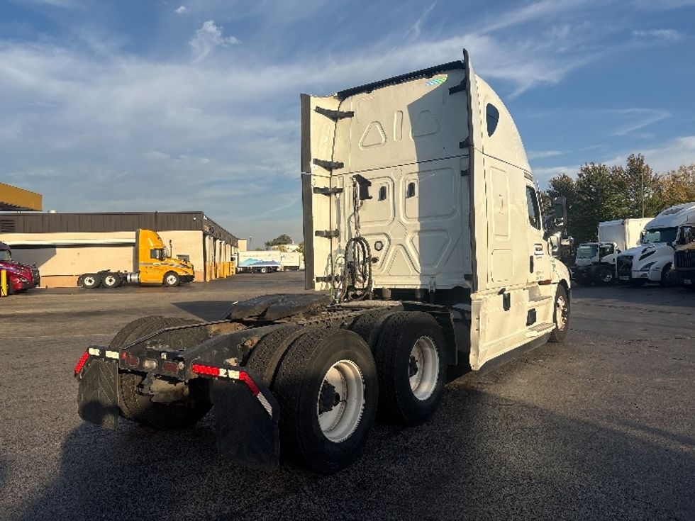 Sleeper Tractor-Heavy Duty Tractors-Freightliner-2022-T12664ST-Sturtevant-WI-448,259\n\t\tmiles-$ 73,500 - Image 7