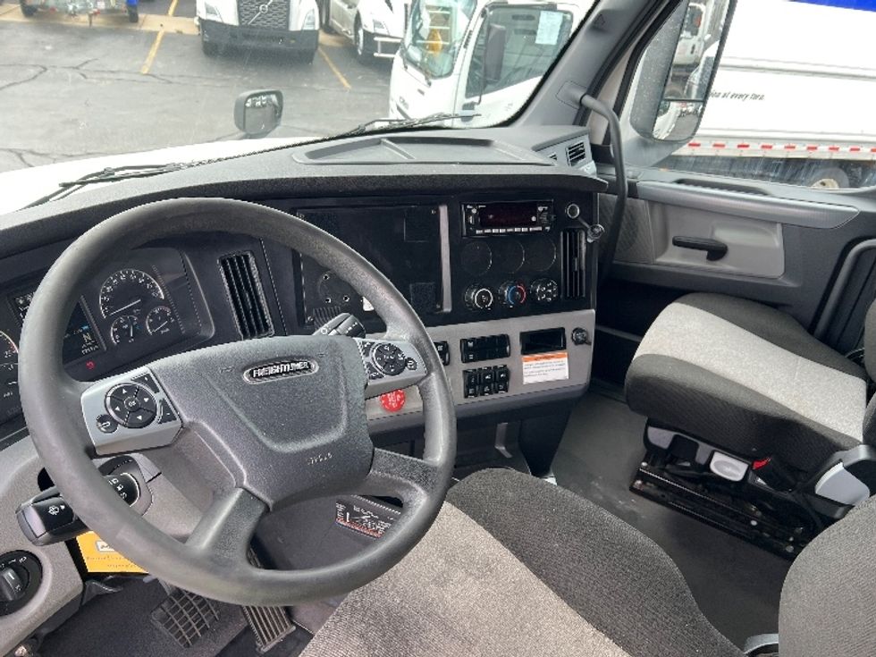 Sleeper Tractor-Heavy Duty Tractors-Freightliner-2022-T12664ST-Sturtevant-WI-459,698\n\t\tmiles-$ 72,250 - Image 10