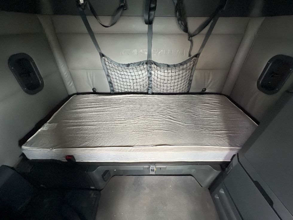 Sleeper Tractor-Heavy Duty Tractors-Freightliner-2022-T12664ST-Sturtevant-WI-459,698\n\t\tmiles-$ 72,250 - Image 16