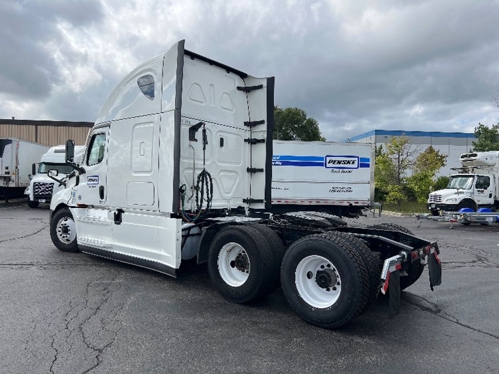 Sleeper Tractor-Heavy Duty Tractors-Freightliner-2022-T12664ST-Sturtevant-WI-459,698\n\t\tmiles-$ 72,250 - Image 5
