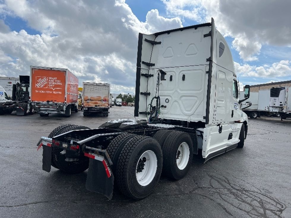 Sleeper Tractor-Heavy Duty Tractors-Freightliner-2022-T12664ST-Sturtevant-WI-459,698\n\t\tmiles-$ 72,250 - Image 7