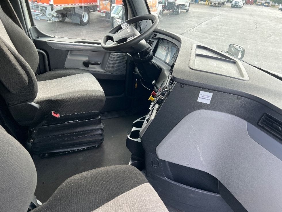 Sleeper Tractor-Heavy Duty Tractors-Freightliner-2022-T12664ST-Sturtevant-WI-491,895\n\t\tmiles-$ 70,750 - Image 15