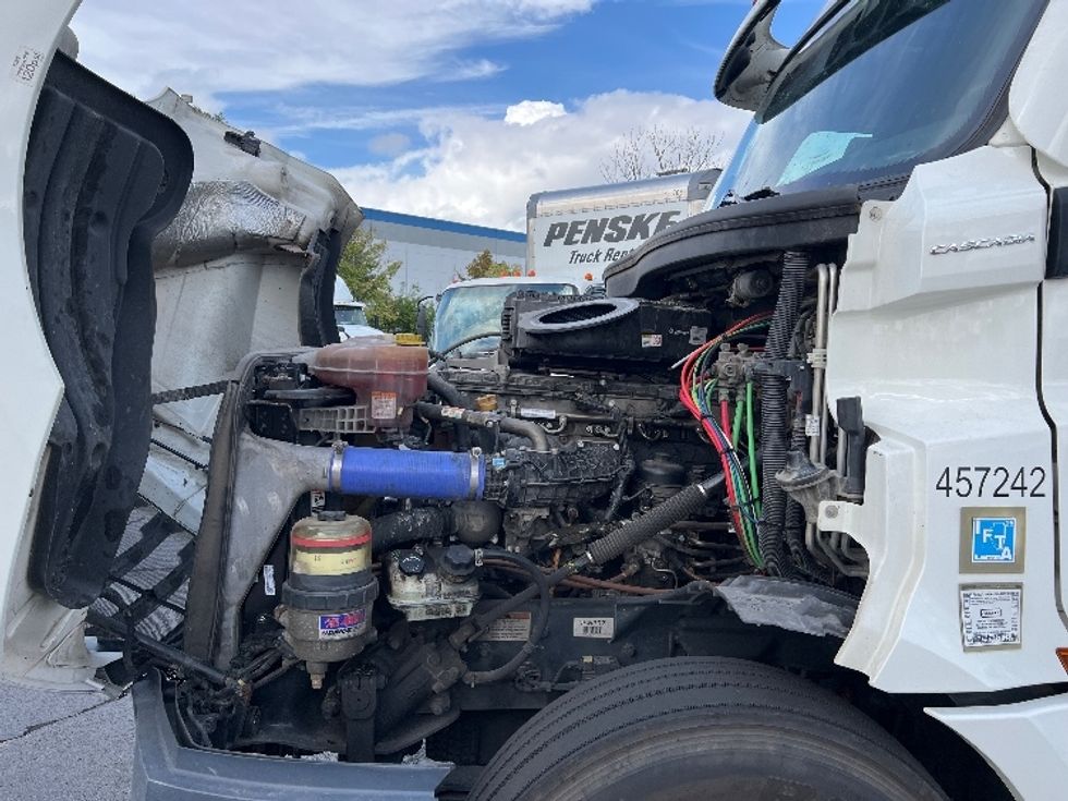 Sleeper Tractor-Heavy Duty Tractors-Freightliner-2022-T12664ST-Sturtevant-WI-491,895\n\t\tmiles-$ 70,750 - Image 21