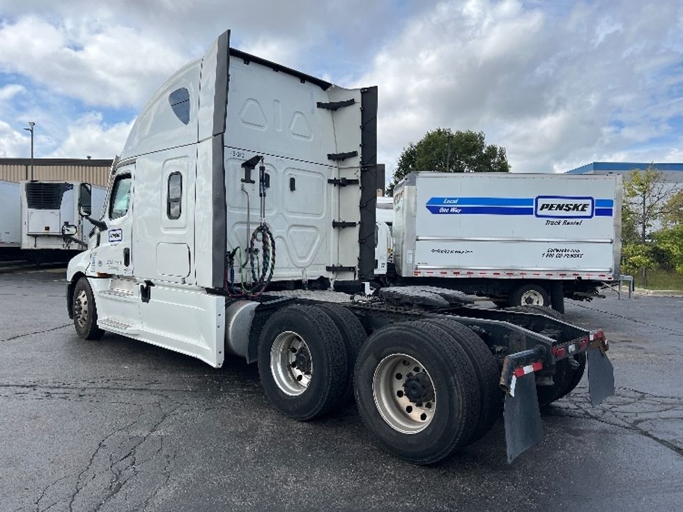 Sleeper Tractor-Heavy Duty Tractors-Freightliner-2022-T12664ST-Sturtevant-WI-491,895\n\t\tmiles-$ 70,750 - Image 5
