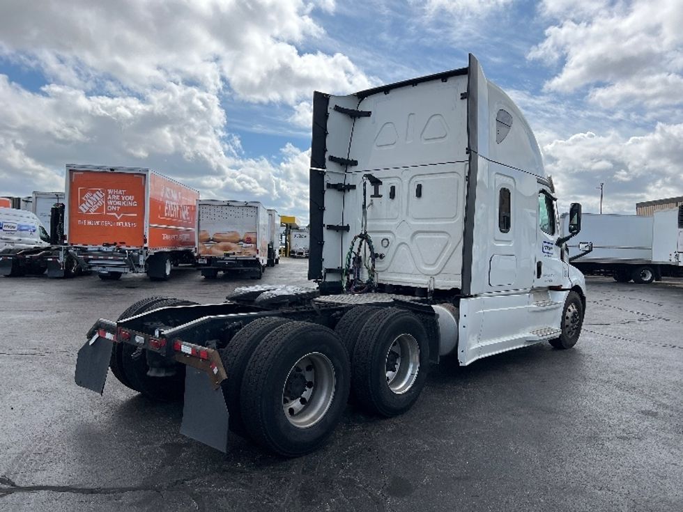 Sleeper Tractor-Heavy Duty Tractors-Freightliner-2022-T12664ST-Sturtevant-WI-491,895\n\t\tmiles-$ 70,750 - Image 7
