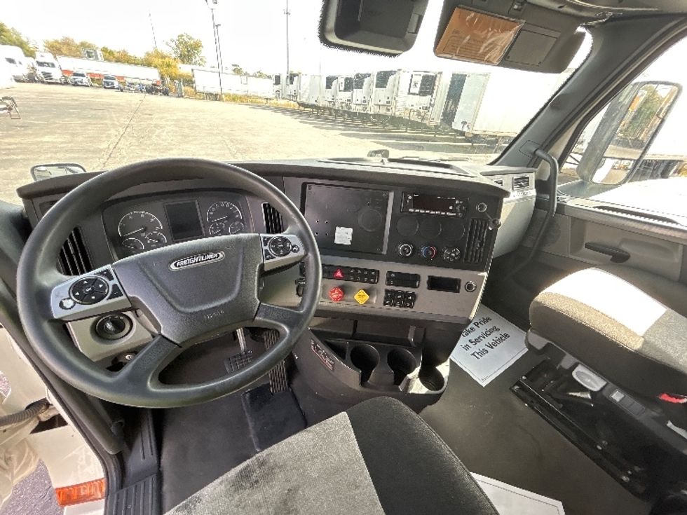 Sleeper Tractor-Heavy Duty Tractors-Freightliner-2022-T12664ST-Sturtevant-WI-494,875\n\t\tmiles-$ 68,250 - Image 10