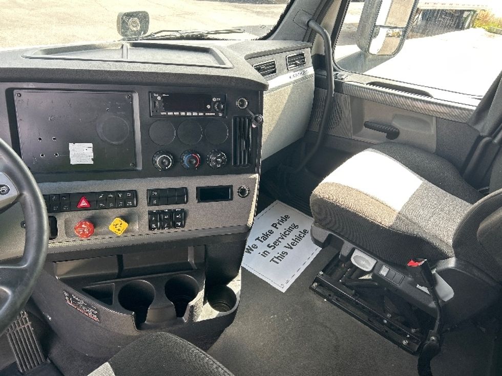 Sleeper Tractor-Heavy Duty Tractors-Freightliner-2022-T12664ST-Sturtevant-WI-494,875\n\t\tmiles-$ 68,250 - Image 11