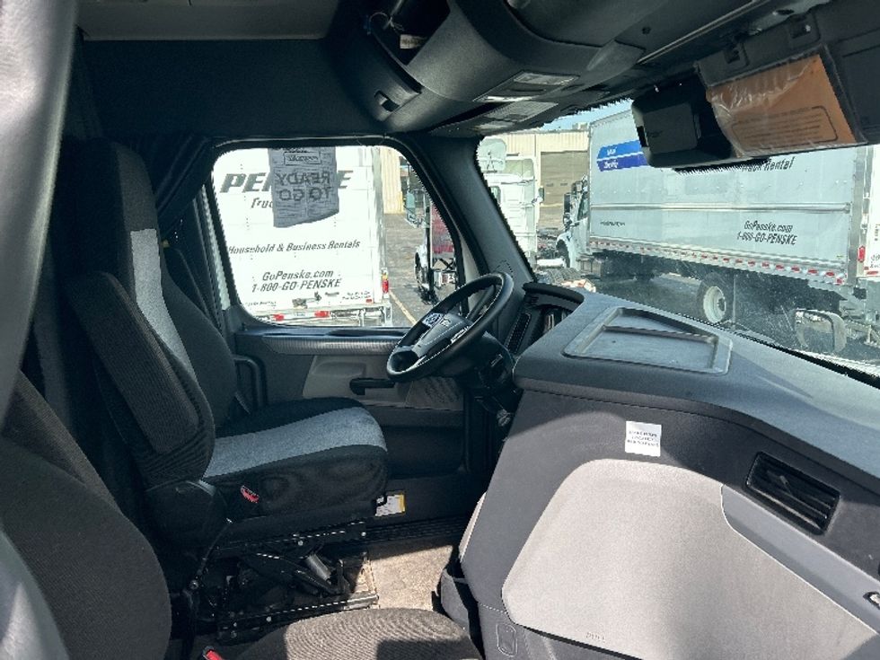 Sleeper Tractor-Heavy Duty Tractors-Freightliner-2022-T12664ST-Sturtevant-WI-494,875\n\t\tmiles-$ 68,250 - Image 13