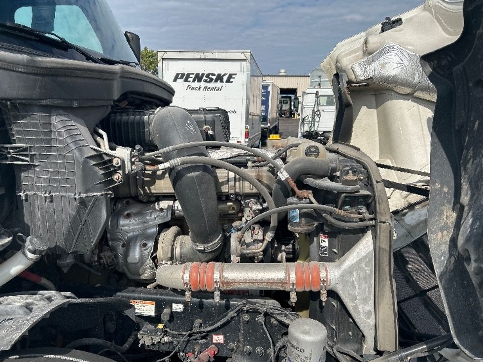 Sleeper Tractor-Heavy Duty Tractors-Freightliner-2022-T12664ST-Sturtevant-WI-494,875\n\t\tmiles-$ 68,250 - Image 18