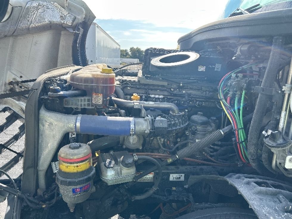 Sleeper Tractor-Heavy Duty Tractors-Freightliner-2022-T12664ST-Sturtevant-WI-494,875\n\t\tmiles-$ 68,250 - Image 19