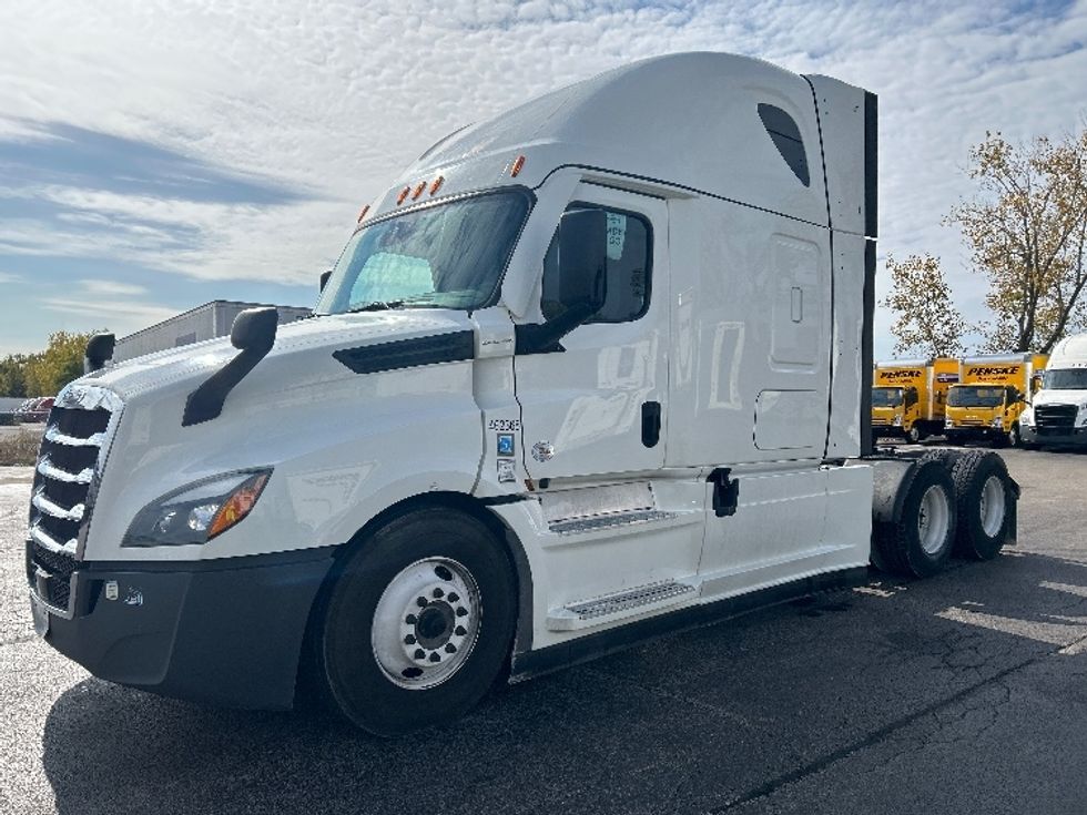 Sleeper Tractor-Heavy Duty Tractors-Freightliner-2022-T12664ST-Sturtevant-WI-494,875\n\t\tmiles-$ 68,250 - Image 3