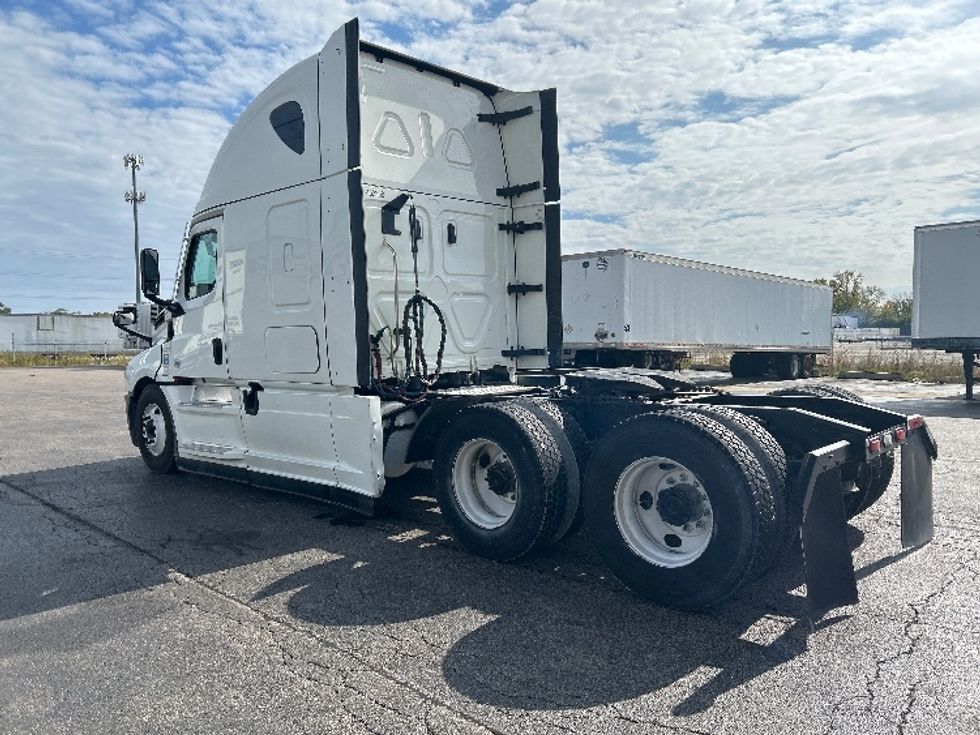 Sleeper Tractor-Heavy Duty Tractors-Freightliner-2022-T12664ST-Sturtevant-WI-494,875\n\t\tmiles-$ 68,250 - Image 4