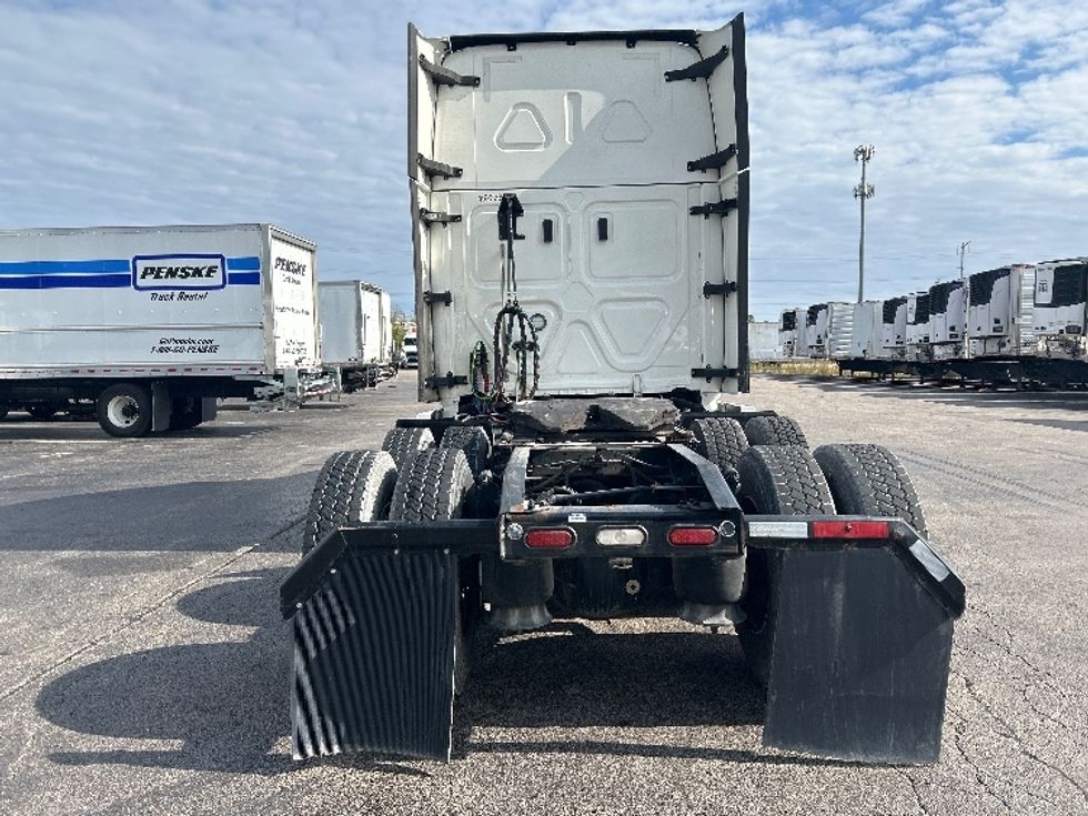 Sleeper Tractor-Heavy Duty Tractors-Freightliner-2022-T12664ST-Sturtevant-WI-494,875\n\t\tmiles-$ 68,250 - Image 5