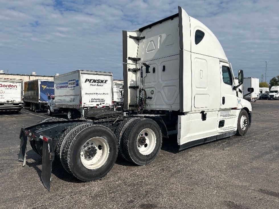 Sleeper Tractor-Heavy Duty Tractors-Freightliner-2022-T12664ST-Sturtevant-WI-494,875\n\t\tmiles-$ 68,250 - Image 6