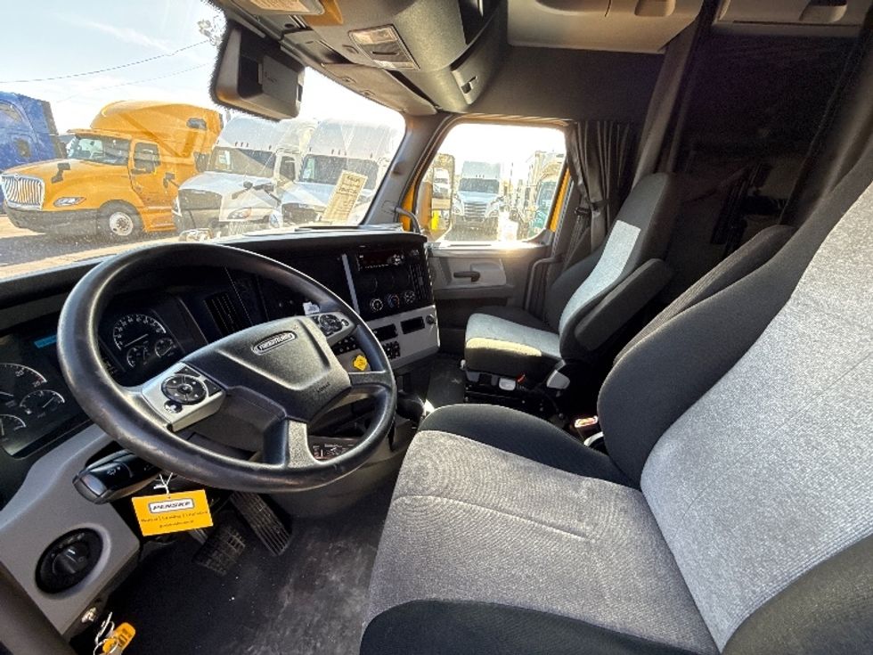 Sleeper Tractor-Heavy Duty Tractors-Freightliner-2022-T12664ST-Sturtevant-WI-503,156\n\t\tmiles-$ 63,250 - Image 10