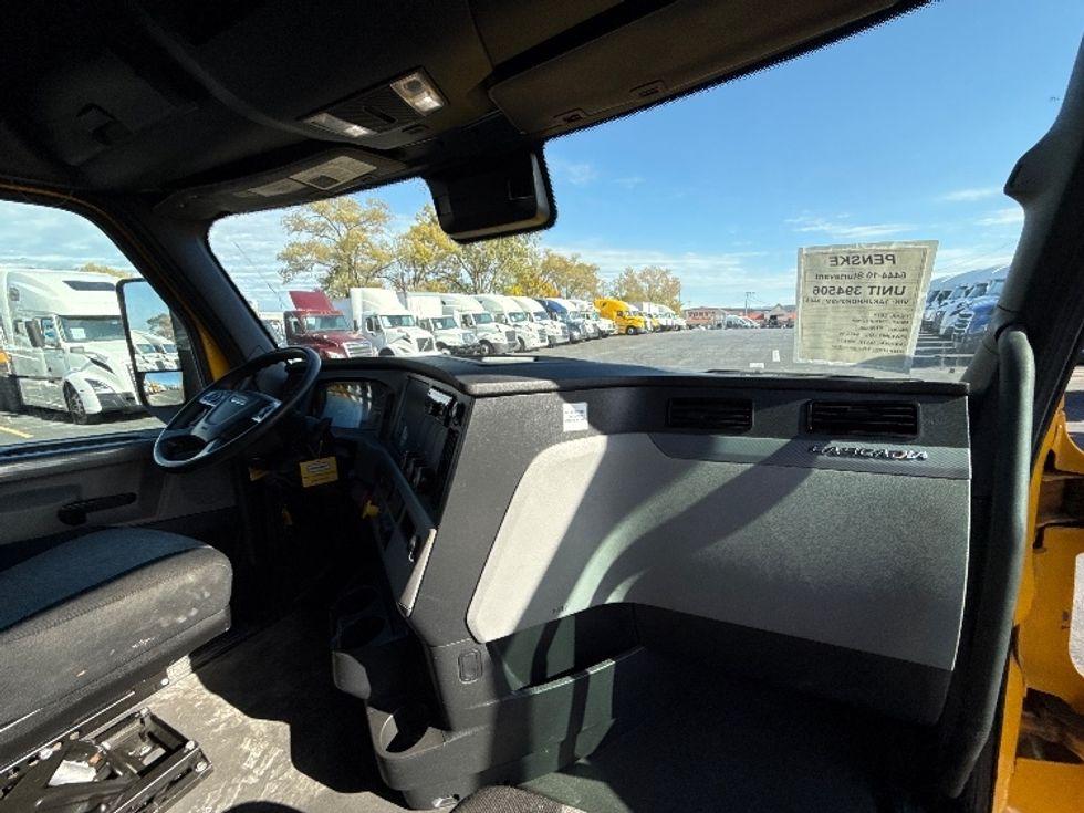 Sleeper Tractor-Heavy Duty Tractors-Freightliner-2022-T12664ST-Sturtevant-WI-503,156\n\t\tmiles-$ 63,250 - Image 14