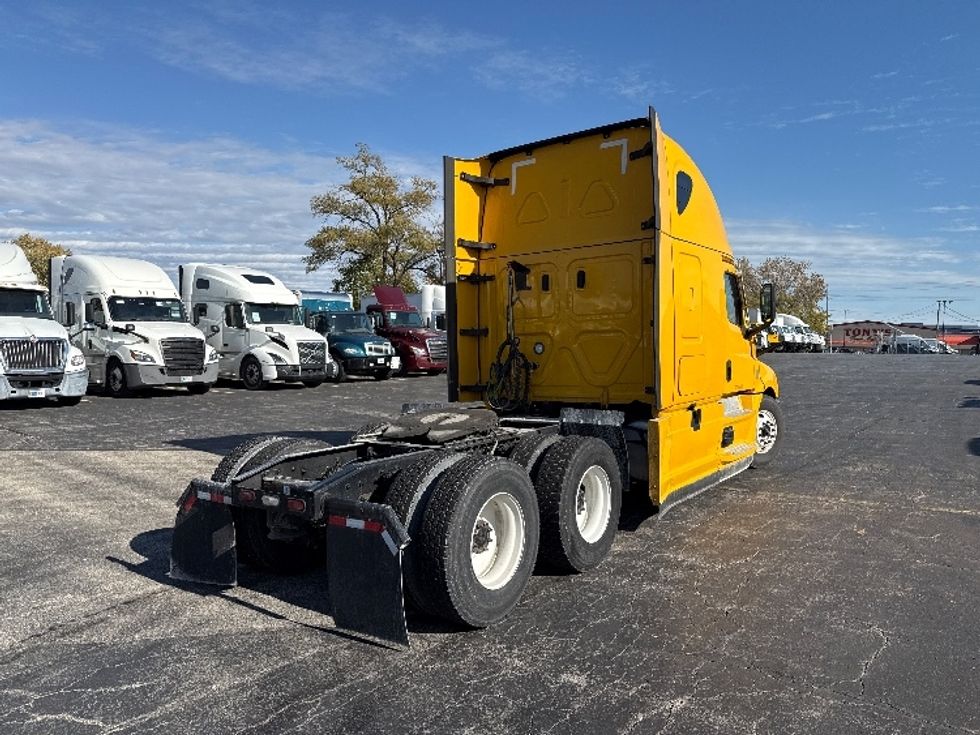 Sleeper Tractor-Heavy Duty Tractors-Freightliner-2022-T12664ST-Sturtevant-WI-503,156\n\t\tmiles-$ 63,250 - Image 7