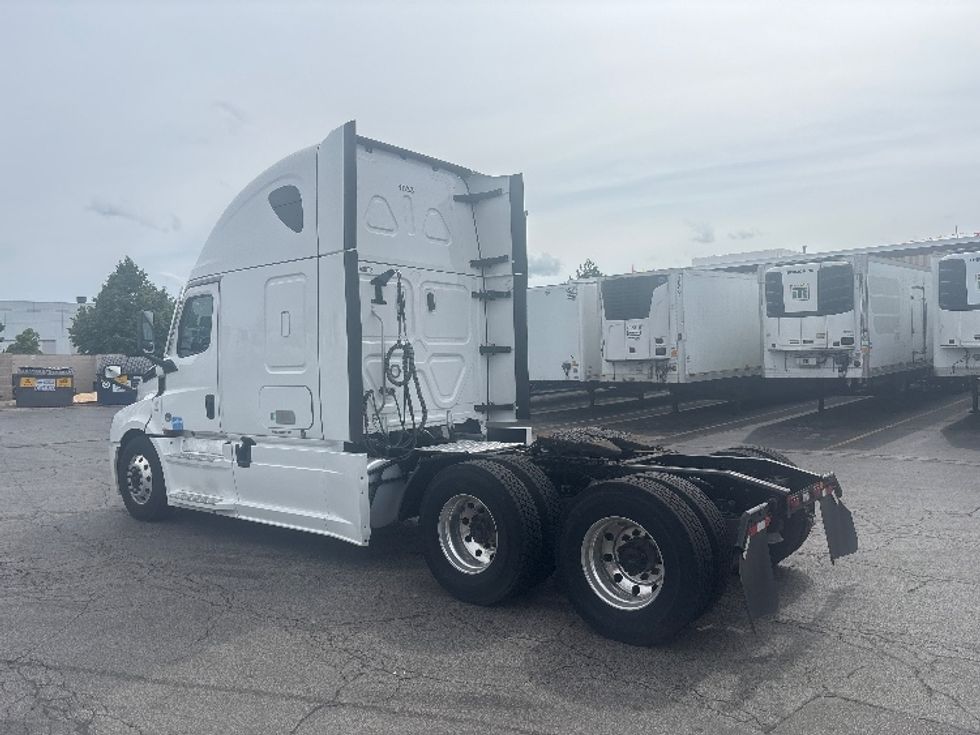Sleeper Tractor-Heavy Duty Tractors-Freightliner-2022-T12664ST-Sturtevant-WI-539,756\n\t\tmiles-$ 67,000 - Image 5