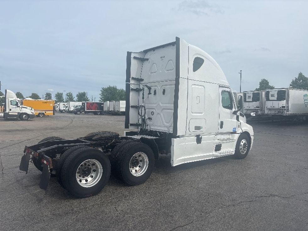 Sleeper Tractor-Heavy Duty Tractors-Freightliner-2022-T12664ST-Sturtevant-WI-539,756\n\t\tmiles-$ 67,000 - Image 7