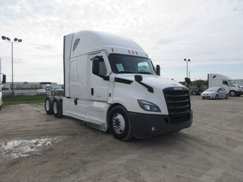 Sleeper Tractor-Heavy Duty Tractors-Freightliner-2022-T12664ST-Sturtevant-WI-540,659\n\t\tmiles-$ 60,500 - Image 1