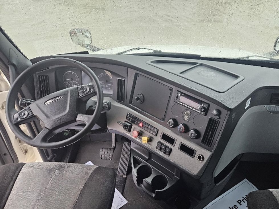 Sleeper Tractor-Heavy Duty Tractors-Freightliner-2022-T12664ST-Sturtevant-WI-540,659\n\t\tmiles-$ 60,500 - Image 12