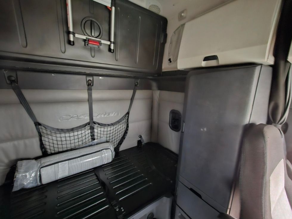 Sleeper Tractor-Heavy Duty Tractors-Freightliner-2022-T12664ST-Sturtevant-WI-540,659\n\t\tmiles-$ 60,500 - Image 18