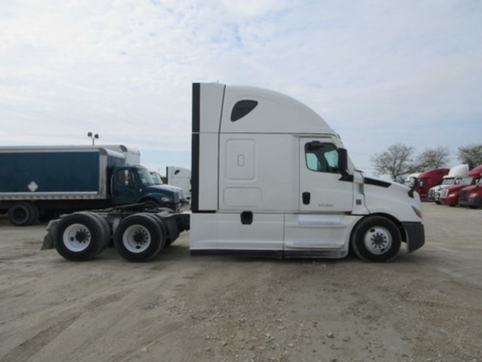 Sleeper Tractor-Heavy Duty Tractors-Freightliner-2022-T12664ST-Sturtevant-WI-540,659\n\t\tmiles-$ 60,500 - Image 8