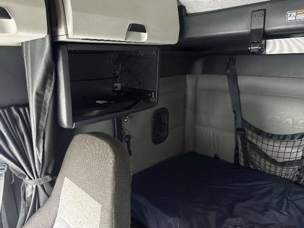 Sleeper Tractor-Heavy Duty Tractors-Freightliner-2022-T12664ST-Sturtevant-WI-542,294\n\t\tmiles-$ 63,750 - Image 19