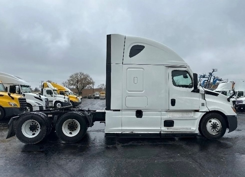 Sleeper Tractor-Heavy Duty Tractors-Freightliner-2022-T12664ST-Sturtevant-WI-542,294\n\t\tmiles-$ 63,750 - Image 8