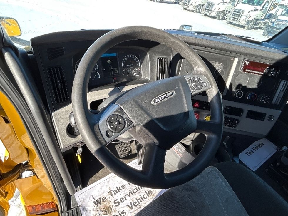 Sleeper Tractor-Heavy Duty Tractors-Freightliner-2022-T12664ST-Sturtevant-WI-558,259\n\t\tmiles-$ 55,250 - Image 10