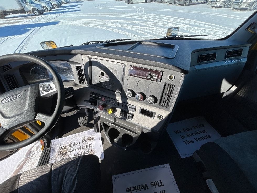 Sleeper Tractor-Heavy Duty Tractors-Freightliner-2022-T12664ST-Sturtevant-WI-558,259\n\t\tmiles-$ 55,250 - Image 12