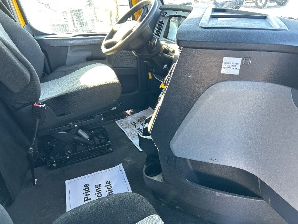 Sleeper Tractor-Heavy Duty Tractors-Freightliner-2022-T12664ST-Sturtevant-WI-558,259\n\t\tmiles-$ 55,250 - Image 15