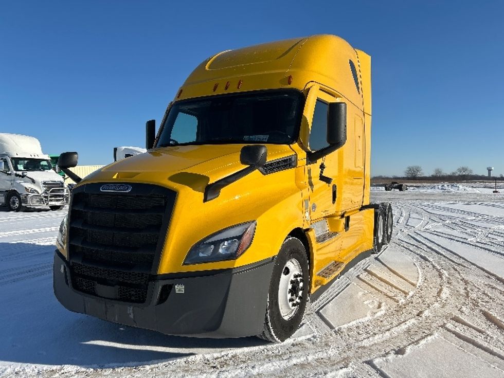 Sleeper Tractor-Heavy Duty Tractors-Freightliner-2022-T12664ST-Sturtevant-WI-558,259\n\t\tmiles-$ 55,250 - Image 3