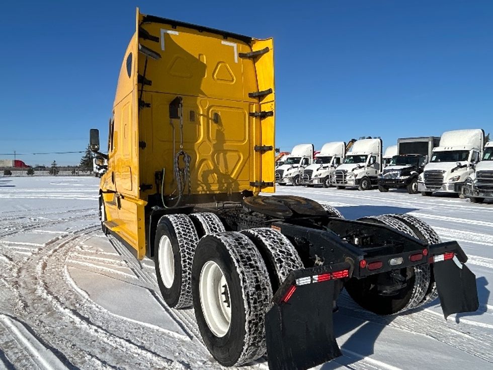 Sleeper Tractor-Heavy Duty Tractors-Freightliner-2022-T12664ST-Sturtevant-WI-558,259\n\t\tmiles-$ 55,250 - Image 5