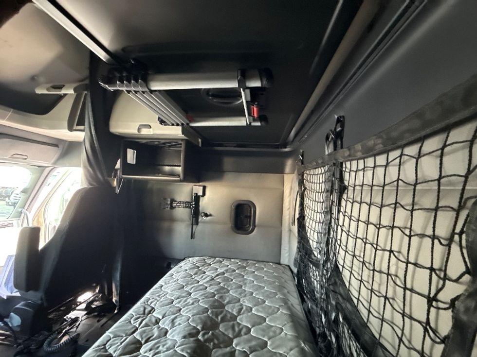 Sleeper Tractor-Heavy Duty Tractors-Freightliner-2022-T12664ST-Sturtevant-WI-576,376\n\t\tmiles-$ 62,750 - Image 18