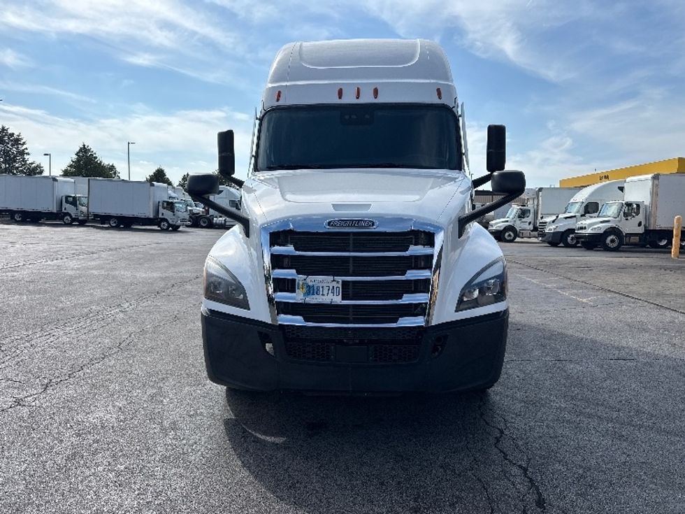 Sleeper Tractor-Heavy Duty Tractors-Freightliner-2022-T12664ST-Sturtevant-WI-576,376\n\t\tmiles-$ 62,750 - Image 2