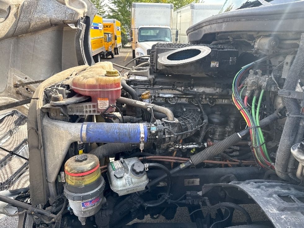 Sleeper Tractor-Heavy Duty Tractors-Freightliner-2022-T12664ST-Sturtevant-WI-576,376\n\t\tmiles-$ 62,750 - Image 20