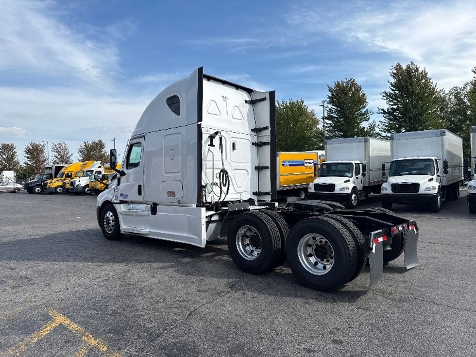 Sleeper Tractor-Heavy Duty Tractors-Freightliner-2022-T12664ST-Sturtevant-WI-576,376\n\t\tmiles-$ 62,750 - Image 5