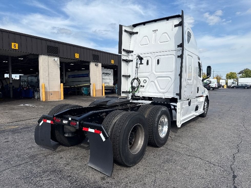 Sleeper Tractor-Heavy Duty Tractors-Freightliner-2022-T12664ST-Sturtevant-WI-576,376\n\t\tmiles-$ 62,750 - Image 7