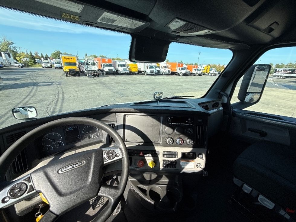 Sleeper Tractor-Heavy Duty Tractors-Freightliner-2022-T12664ST-Sturtevant-WI-578,772\n\t\tmiles-$ 62,500 - Image 10