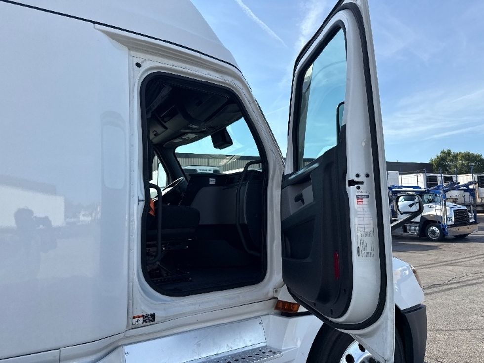 Sleeper Tractor-Heavy Duty Tractors-Freightliner-2022-T12664ST-Sturtevant-WI-578,772\n\t\tmiles-$ 62,500 - Image 13