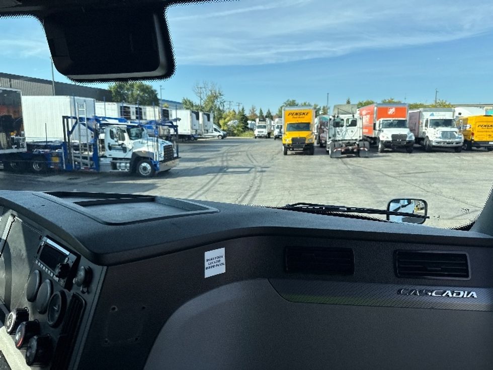 Sleeper Tractor-Heavy Duty Tractors-Freightliner-2022-T12664ST-Sturtevant-WI-578,772\n\t\tmiles-$ 62,500 - Image 14