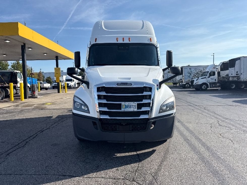 Sleeper Tractor-Heavy Duty Tractors-Freightliner-2022-T12664ST-Sturtevant-WI-578,772\n\t\tmiles-$ 62,500 - Image 2