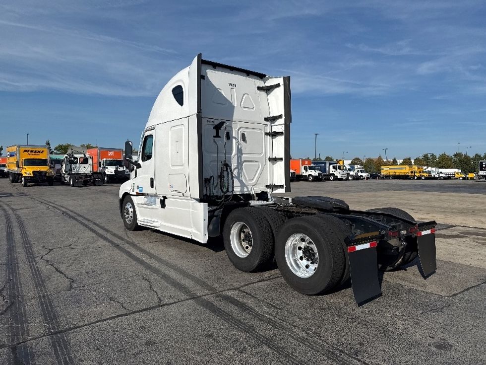 Sleeper Tractor-Heavy Duty Tractors-Freightliner-2022-T12664ST-Sturtevant-WI-578,772\n\t\tmiles-$ 62,500 - Image 5