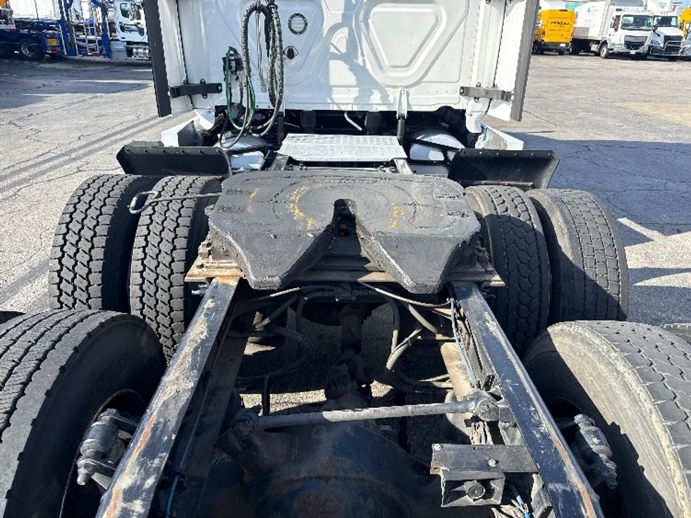 Sleeper Tractor-Heavy Duty Tractors-Freightliner-2022-T12664ST-Sturtevant-WI-578,772\n\t\tmiles-$ 62,500 - Image 6