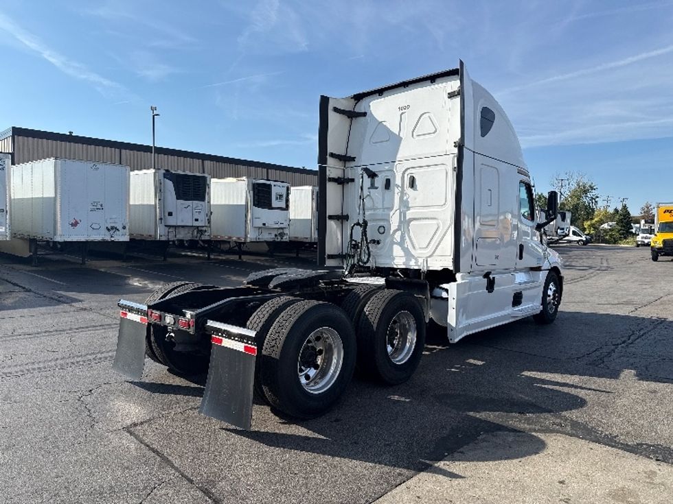 Sleeper Tractor-Heavy Duty Tractors-Freightliner-2022-T12664ST-Sturtevant-WI-578,772\n\t\tmiles-$ 62,500 - Image 7