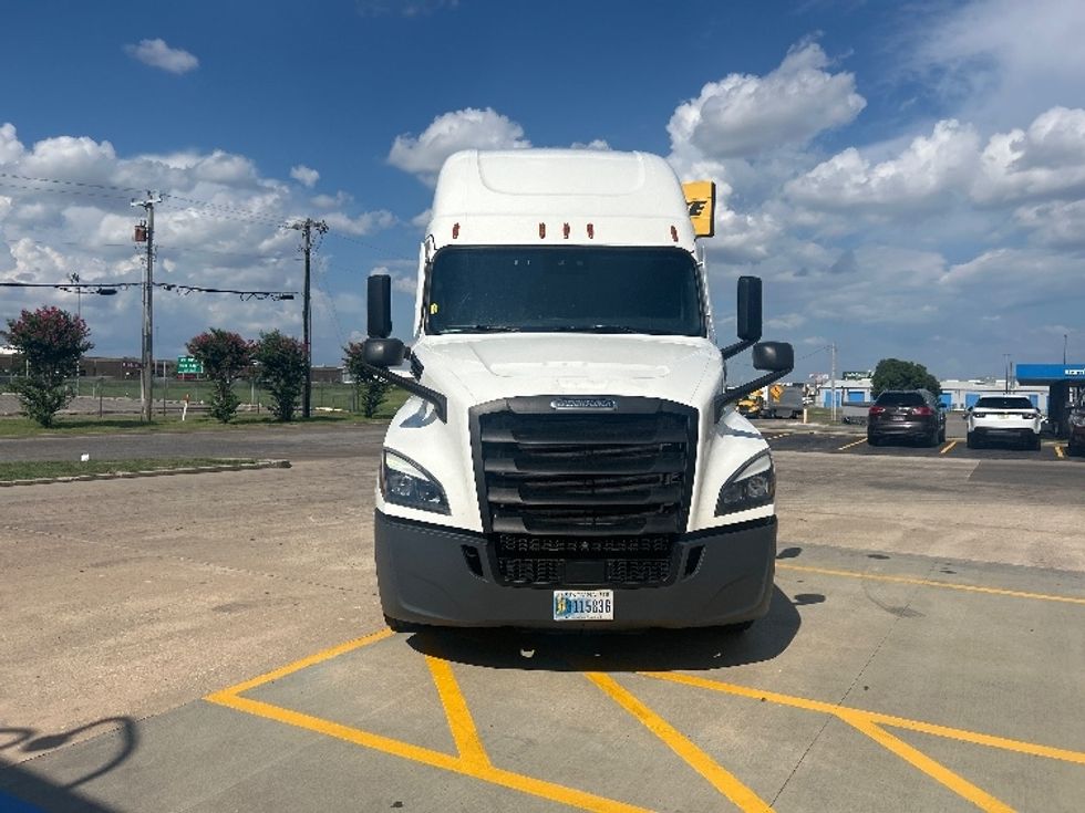 Sleeper Tractor-Heavy Duty Tractors-Freightliner-2022-T12664ST-Sturtevant-WI-589,338\n\t\tmiles-$ 65,000 - Image 2