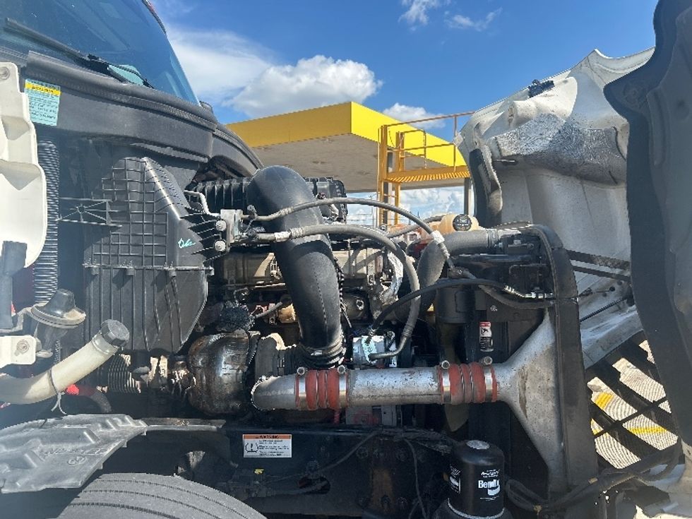 Sleeper Tractor-Heavy Duty Tractors-Freightliner-2022-T12664ST-Sturtevant-WI-589,338\n\t\tmiles-$ 65,000 - Image 20