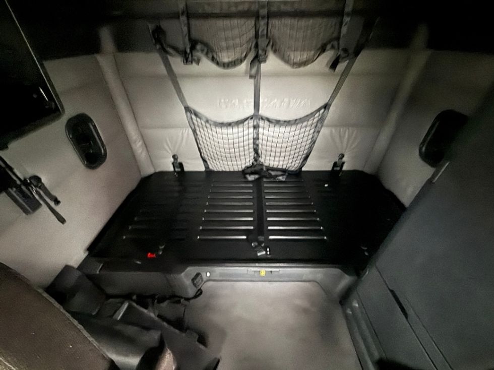 Sleeper Tractor-Heavy Duty Tractors-Freightliner-2022-T12664ST-Sturtevant-WI-590,258\n\t\tmiles-$ 56,250 - Image 12