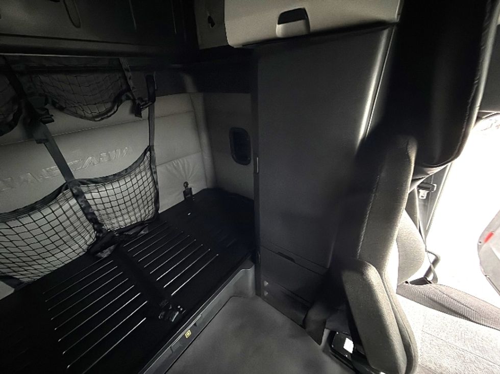 Sleeper Tractor-Heavy Duty Tractors-Freightliner-2022-T12664ST-Sturtevant-WI-590,258\n\t\tmiles-$ 56,250 - Image 14